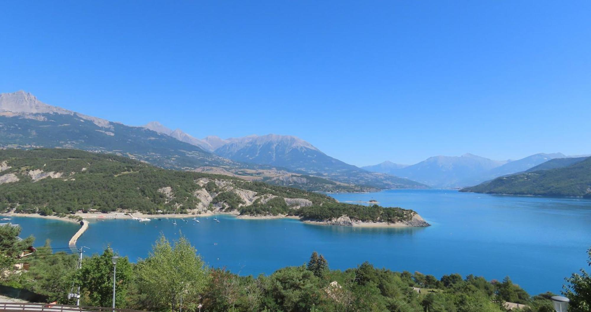 Leparadisachorges Bagian luar foto