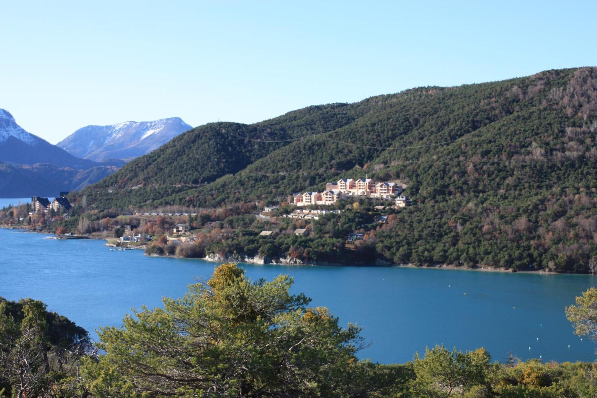 Leparadisachorges Bagian luar foto